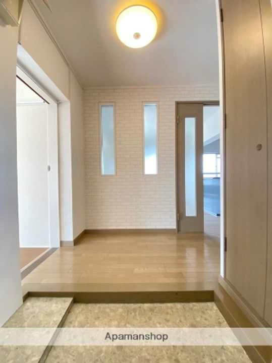 ツインハイツ平和2号棟の玄関