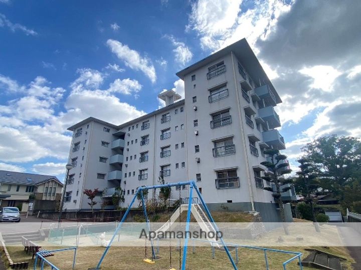 ツインハイツ平和2号棟の外観