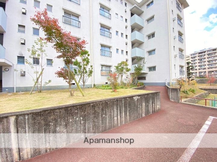 ツインハイツ平和2号棟の外観