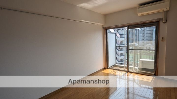 第21川崎ビルの居間