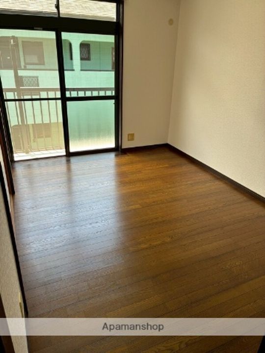 大産重留コーポの居間
