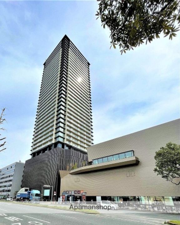 BRILLIA TOWER西新の外観