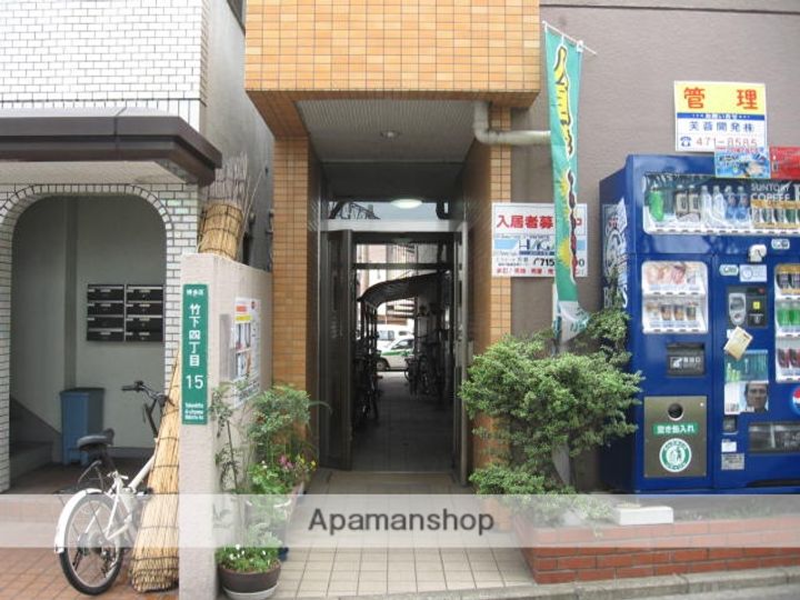 ユニバース竹下の外観