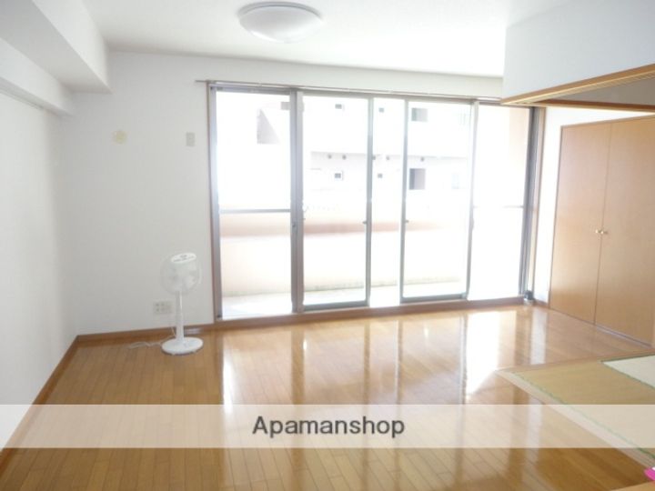 オーパス・ワンの居間