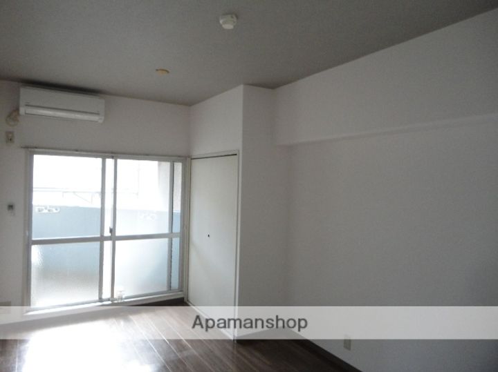 大蔵ビル桜坂の居間