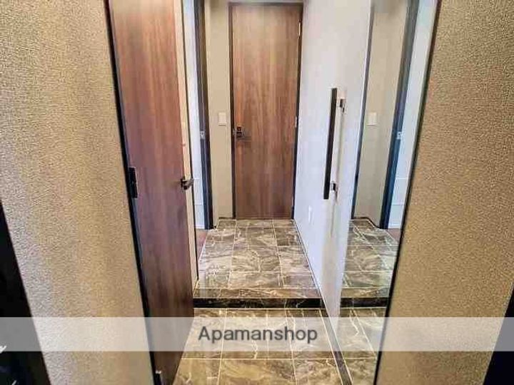 レーベン福岡天神ONE TOWERの玄関