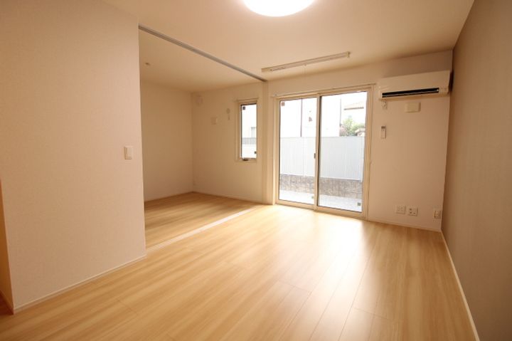 DーROOM中尾 弐番館の居間