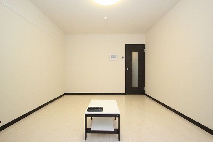 レオネクストKOGAⅢ205の居間