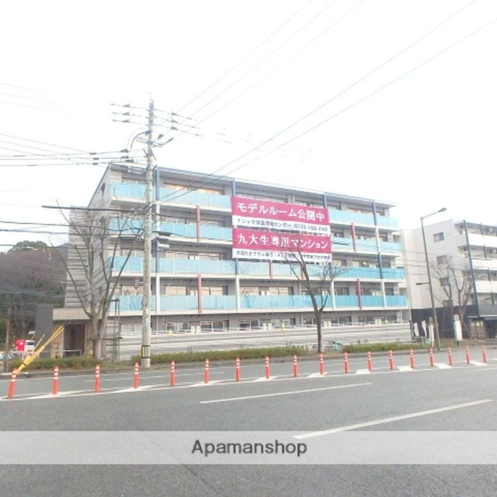 WEST AVALON九大前の外観