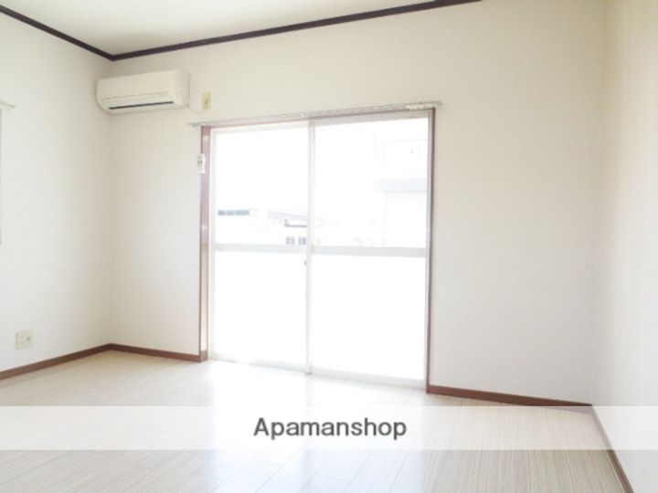 佐賀県鳥栖市西新町の賃貸アパートC206の居間