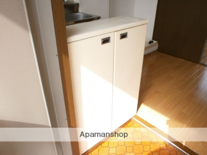 シティハイムフローラ204の玄関