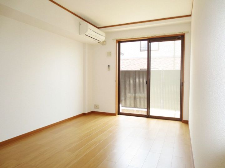 グリーンフォレストAの居間