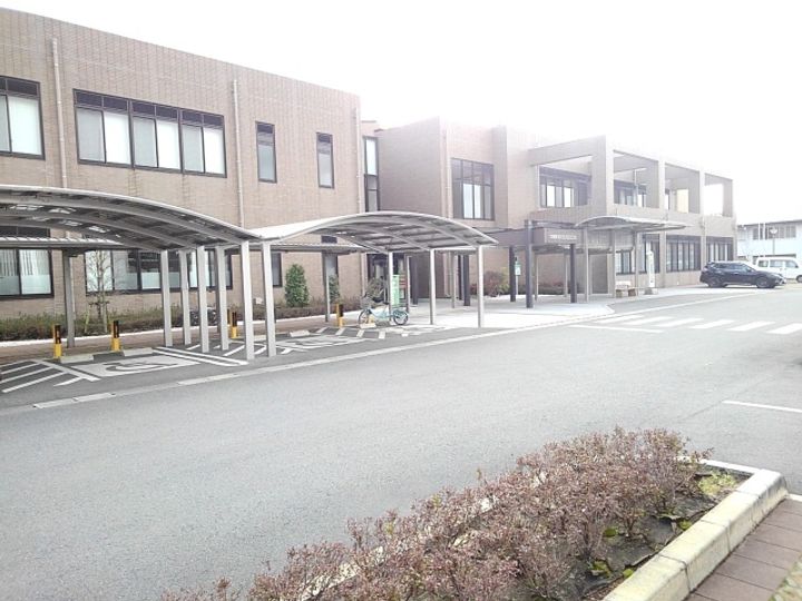 アヴニールの周辺