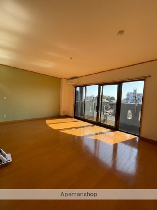 ラフテル小郡の居間