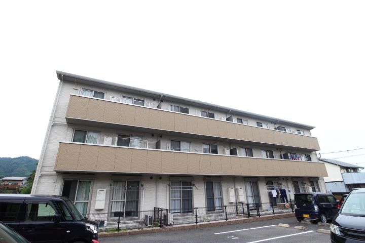グラン・ドミール古賀 B棟の外観