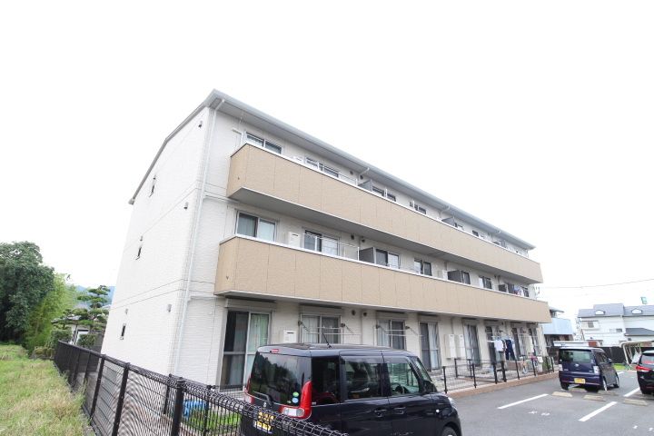 グラン・ドミール古賀 B棟の外観