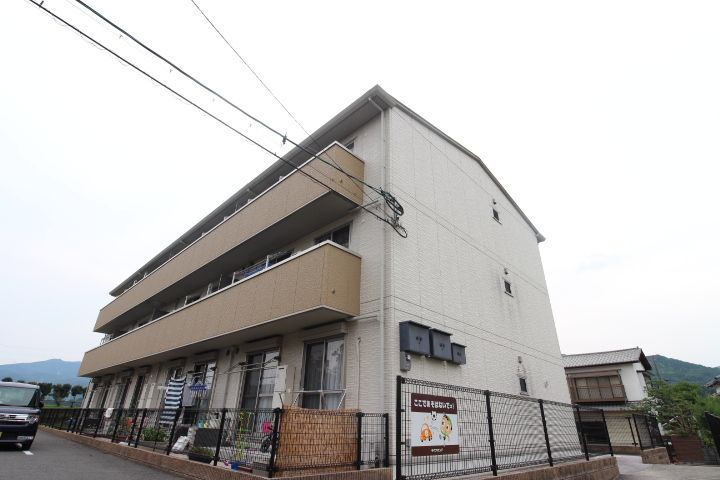 グラン・ドミール古賀 B棟の外観