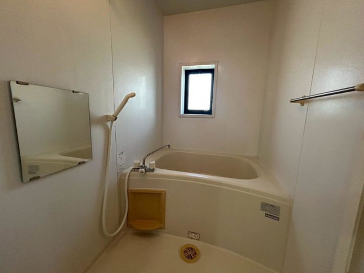 福岡県筑紫野市大字永岡の賃貸アパートの風呂