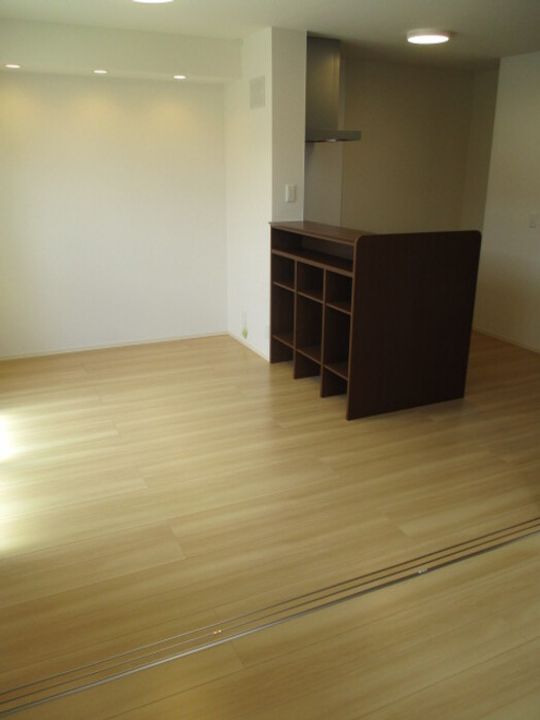 エスアイメゾンの居間