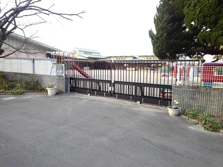 アヴニールの周辺