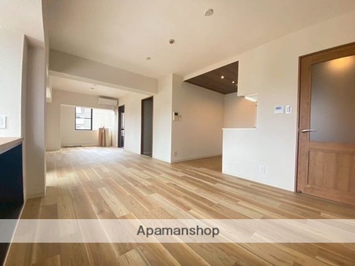 エトワール藤崎401の居間