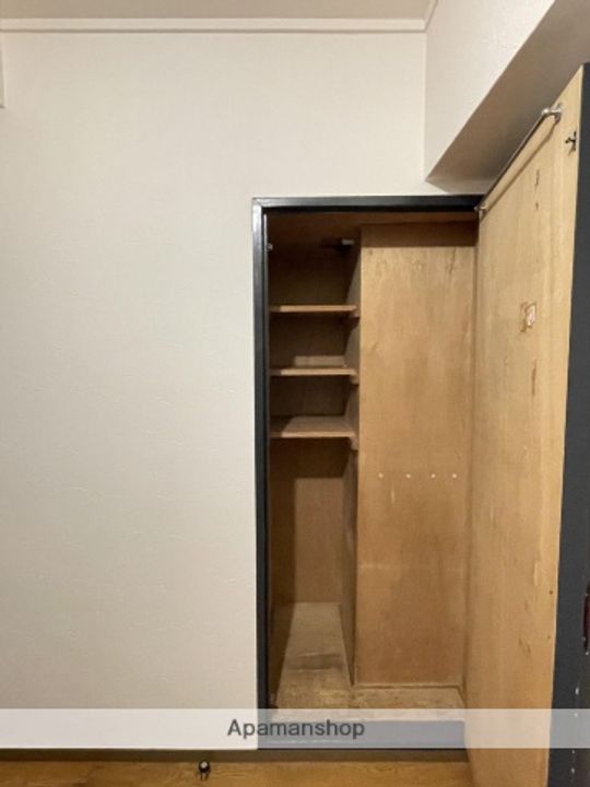 スコーレ西新402の玄関