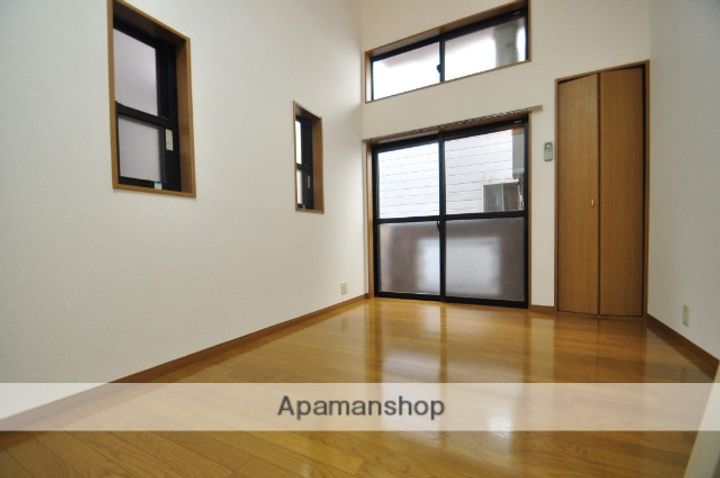 イル・レガーロ鳥飼103の居間