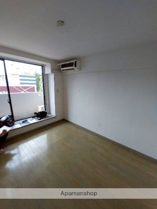 エステートモア鳥飼408の居間