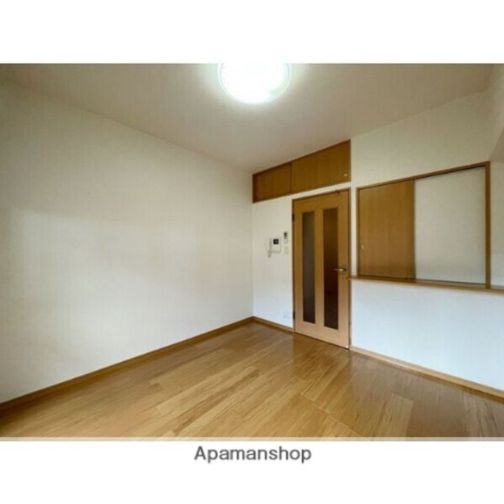レブリアント賀茂(旧クリアネス賀茂)204の居間