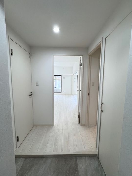 CREST西新の玄関