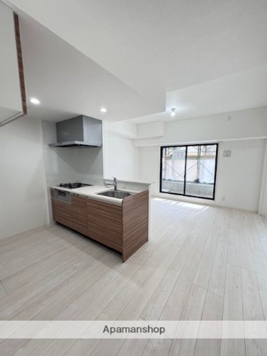 CREST西新の居間