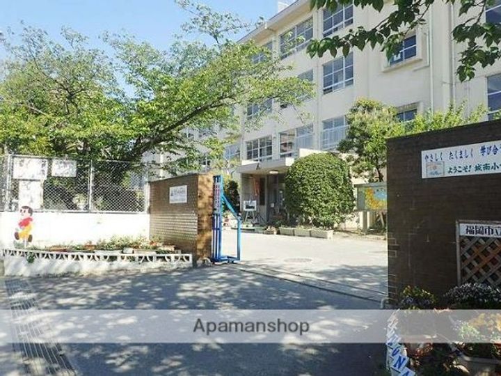 福岡県福岡市早良区荒江2丁目の賃貸マンションの周辺