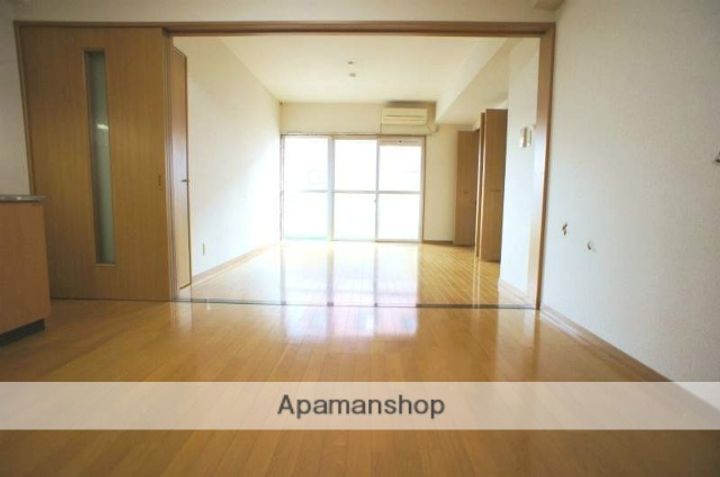 クオリティ平田201の居間