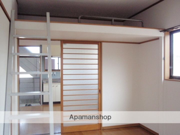 KTハウス B棟の居間