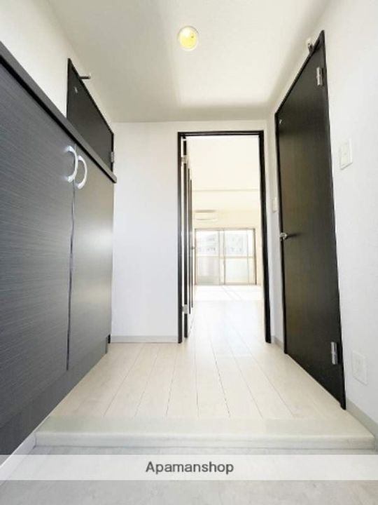 メゾンクラウン大手山の玄関