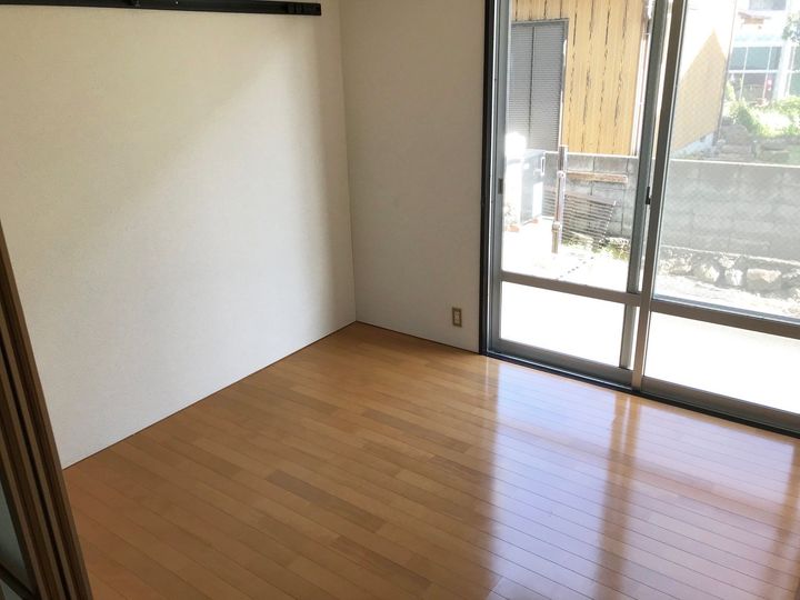 ハイツ中町A・B棟A102の居間