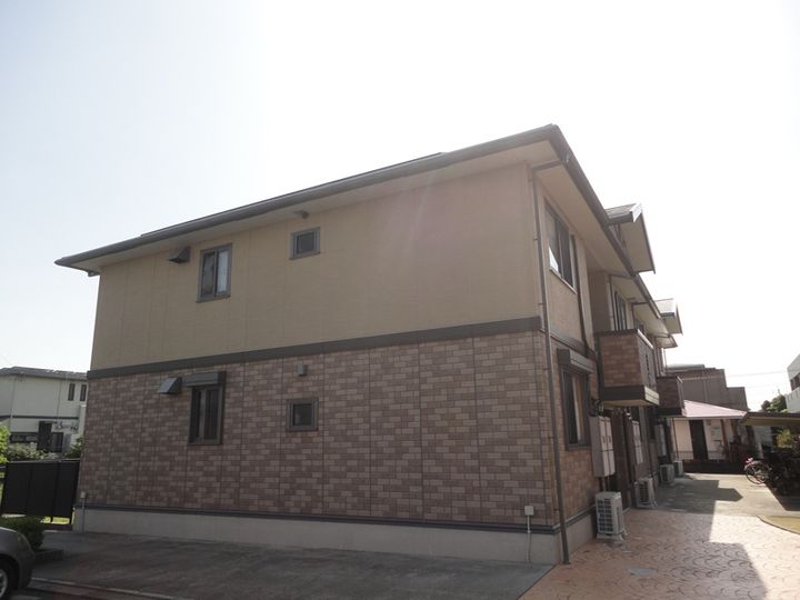 リビングタウン江戸屋敷 E棟の外観