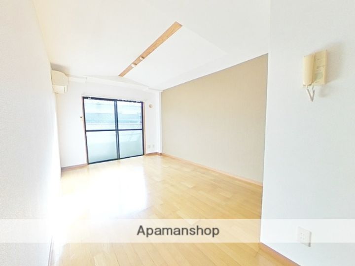 アルファルファAの内装