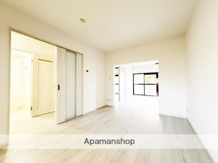 シャロム大善寺の居間