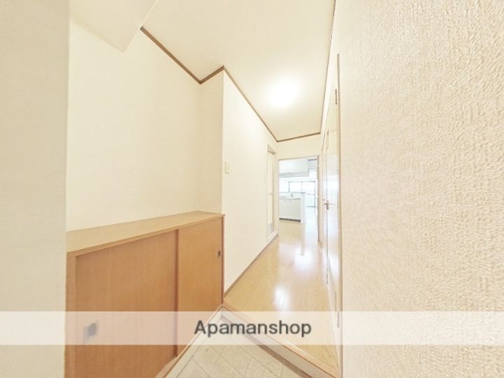 アザレアハイツ江崎の玄関