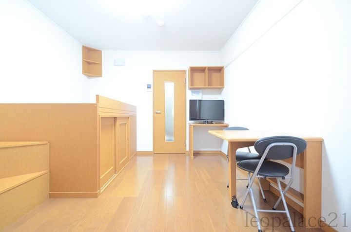 レオパレスグレイスⅡ107の居間