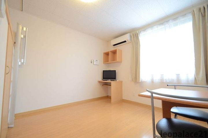 レオネクストニューライフⅡ206の居間