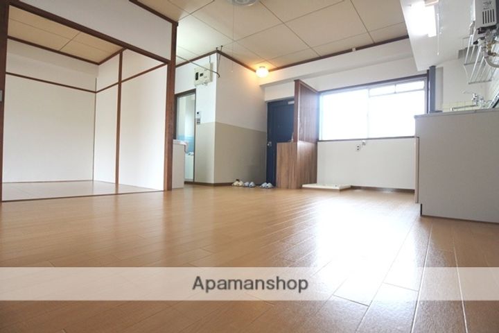 魚宗ビルの内装