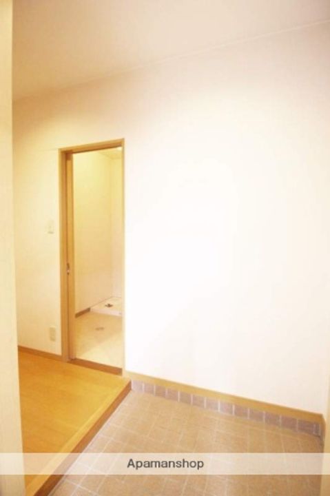 メゾン岩橋303の玄関