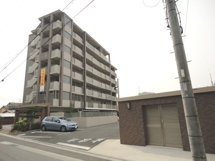 リ・エミネンスの外観