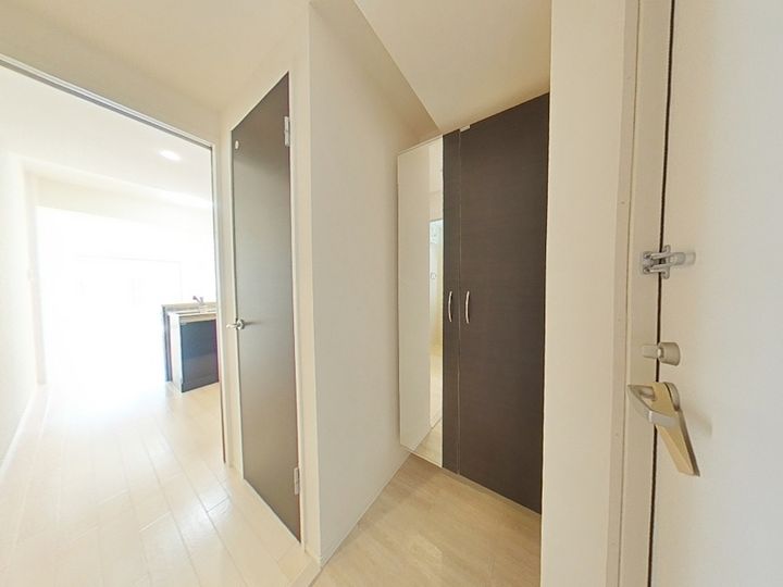 TIARA本町の玄関