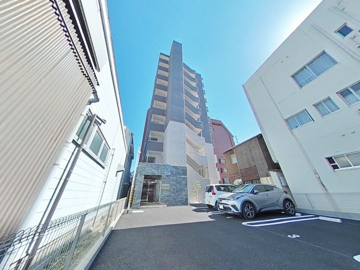 TIARA本町の外観