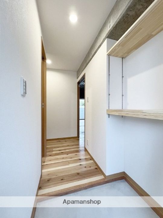 アッパーヤードの玄関