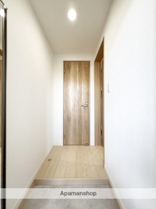 THE NOBLES 聖マリア病院前の玄関