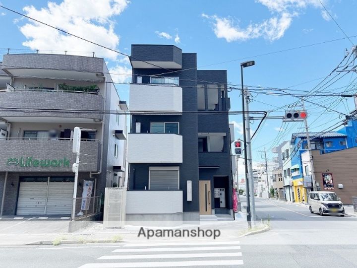 THE NOBLES 聖マリア病院前の外観